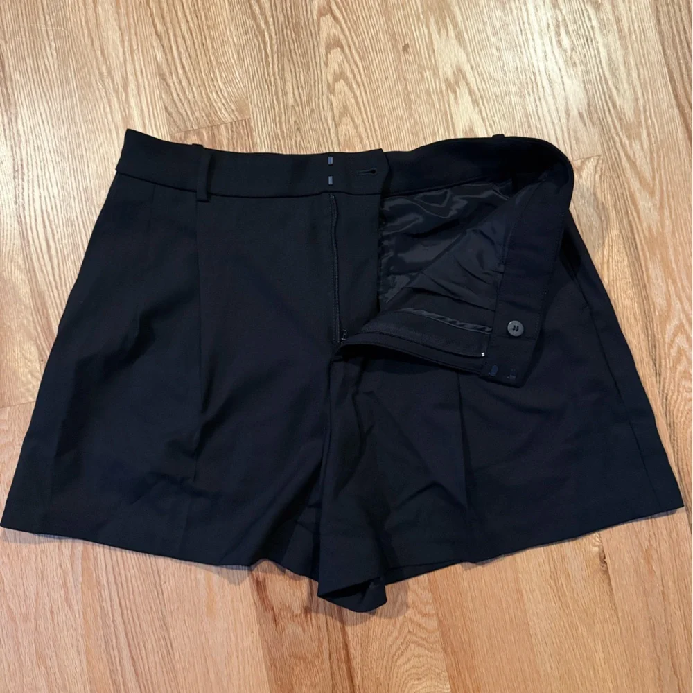 Madewell Women's Black Shorts - Picture 2 of 4